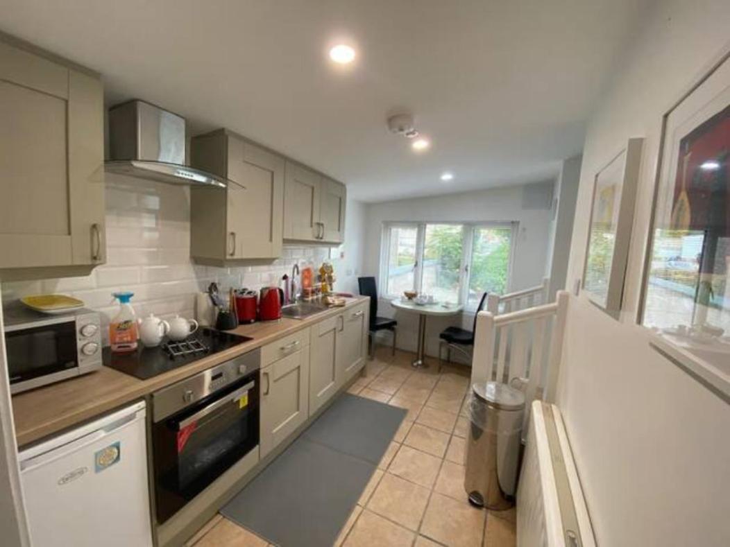 Location, Location! Gorgeous 1 Bed Apt- Killarney Exterior photo